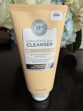 it cosmetics Confidence In A Cleanser - Beige Tube